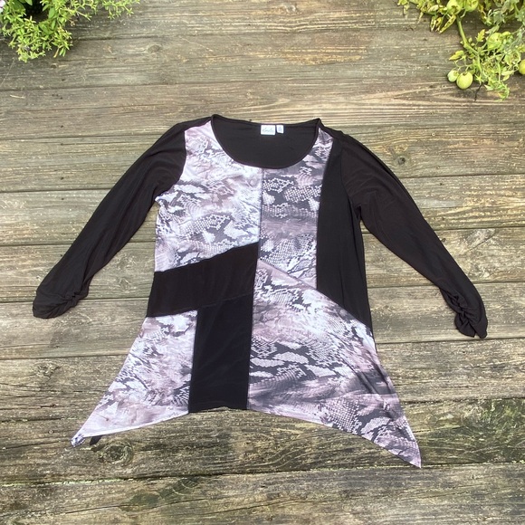 Kim Roger’s snake print black shark bite blouse size 1X ruched sleeves - Picture 2 of 9